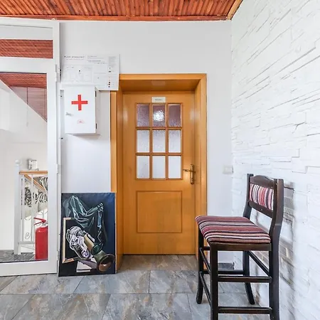 'easy Steps' - 2 - Pro Bono By Pikhost * Shkodër